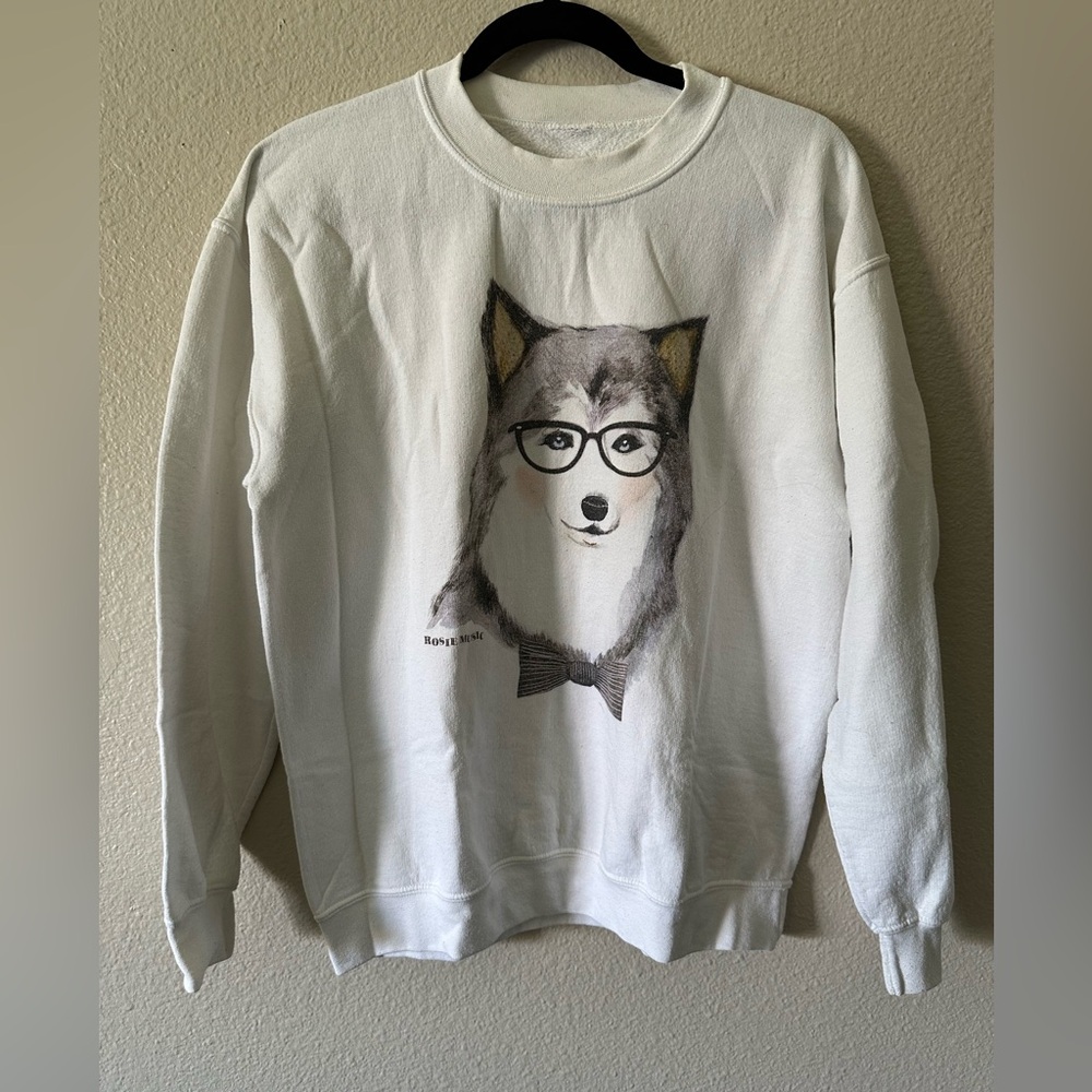 White crew neck sweatshirt